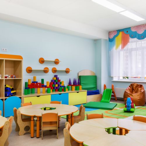 Schulreinigung Münster: Reinigung von Klassenräumen und Sanitärbereichen