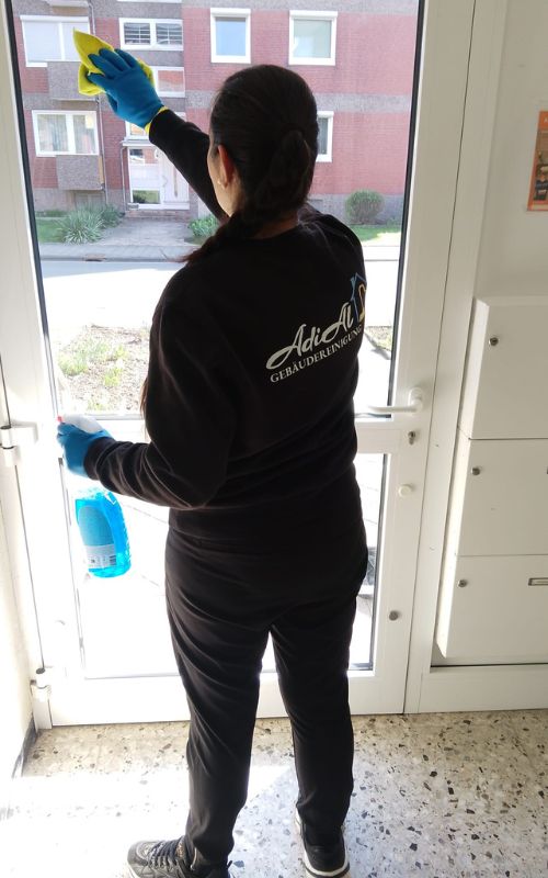 Professionelle Fensterreinigung in Münster für Büro und Gewerbe