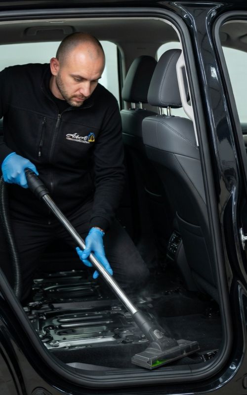 Firmenfahrzeug vor und nach Autowäsche Münster