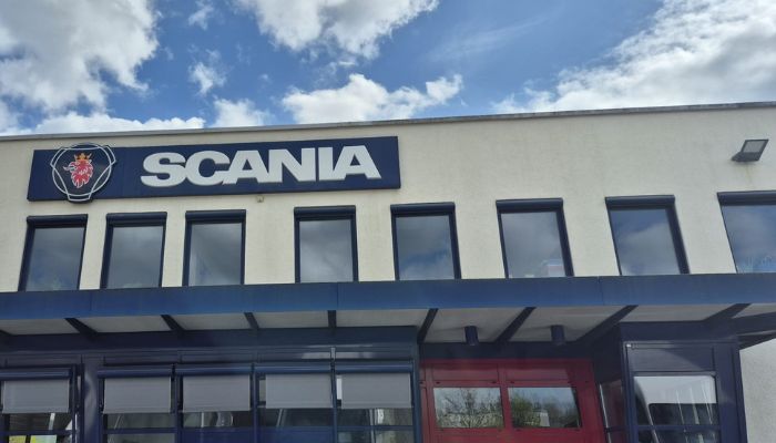 Referenzobjekt Scania Münster – Glasflächen und Eingangsbereiche gereinigt von Adial Gebäudereinigung